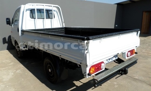 Buy Used Hyundai H200 White Car in Dili in Dili Buy Used Hyundai H200 White Car in Dili in Dili