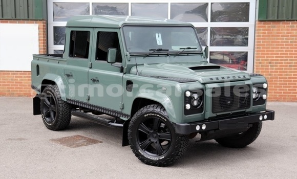 Buy Used Land Rover Defender Green Car in Dili in Dili