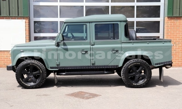 Buy Used Land Rover Defender Green Car in Dili in Dili Buy Used Land Rover Defender Green Car in Dili in Dili