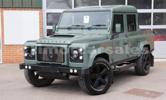 Buy Used Land Rover Defender Green Car in Dili in Dili Buy Used Land Rover Defender Green Car in Dili in Dili