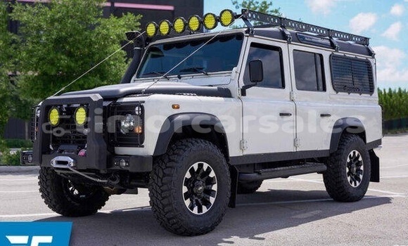 Buy Used Land Rover Defender White Car in Dili in Dili