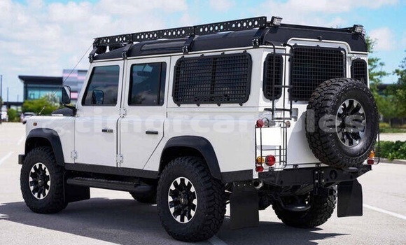 Buy Used Land Rover Defender White Car in Dili in Dili Buy Used Land Rover Defender White Car in Dili in Dili
