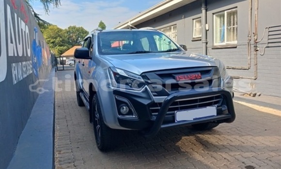 Buy Used Isuzu D–MAX Silver Car in Dili in Dili Buy Used Isuzu D–MAX Silver Car in Dili in Dili