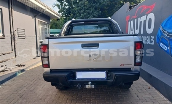 Buy Used Isuzu D–MAX Silver Car in Dili in Dili Buy Used Isuzu D–MAX Silver Car in Dili in Dili