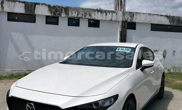 Acheter Occasion Voiture Mazda 323 Blanc à Atabae, Bobonaro Acheter Occasion Voiture Mazda 323 Blanc à Atabae, Bobonaro