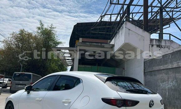 Acheter Occasion Voiture Mazda 323 Blanc à Atabae, Bobonaro Acheter Occasion Voiture Mazda 323 Blanc à Atabae, Bobonaro