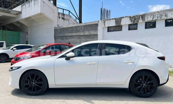 Acheter Occasion Voiture Mazda 323 Blanc à Atabae, Bobonaro Acheter Occasion Voiture Mazda 323 Blanc à Atabae, Bobonaro