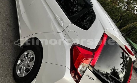 Buy Used Honda Fit White Car in Auba in Bobonaro Buy Used Honda Fit White Car in Auba in Bobonaro