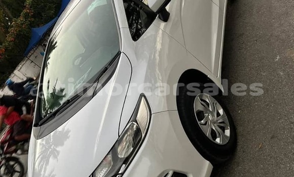 Buy Used Honda Fit White Car in Auba in Bobonaro Buy Used Honda Fit White Car in Auba in Bobonaro