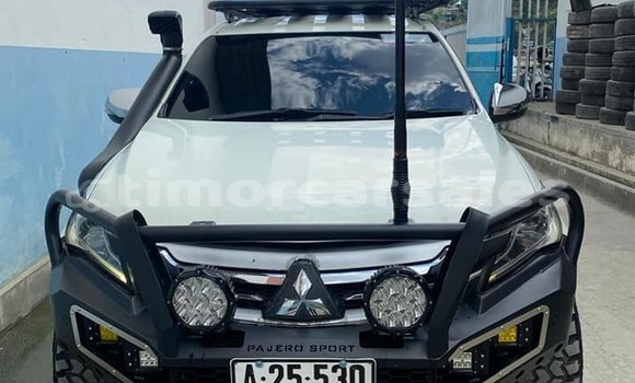 Buy Used Mitsubishi Pajero White Car in Atsabe in Ermera Buy Used Mitsubishi Pajero White Car in Atsabe in Ermera