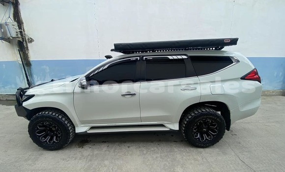 Buy Used Mitsubishi Pajero White Car in Atsabe in Ermera Buy Used Mitsubishi Pajero White Car in Atsabe in Ermera