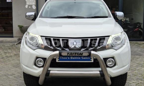 Buy Used Mitsubishi L200 White Car in Dili in Dili Buy Used Mitsubishi L200 White Car in Dili in Dili