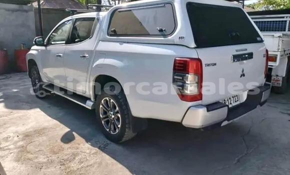 Buy Used Mitsubishi Triton White Car in Atabae in Bobonaro Buy Used Mitsubishi Triton White Car in Atabae in Bobonaro