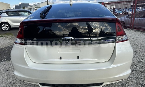 Buy Used Honda Insight White Car in Dili in Dili Buy Used Honda Insight White Car in Dili in Dili