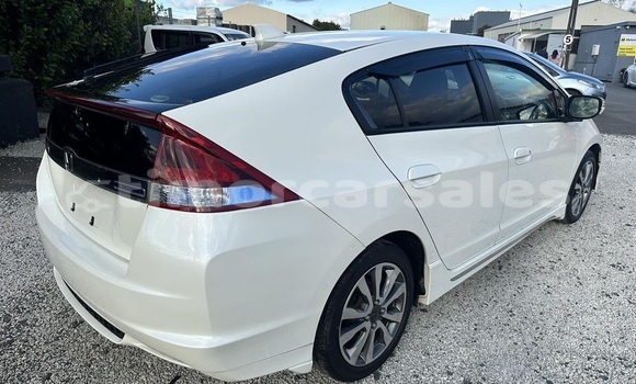 Buy Used Honda Insight White Car in Dili in Dili Buy Used Honda Insight White Car in Dili in Dili
