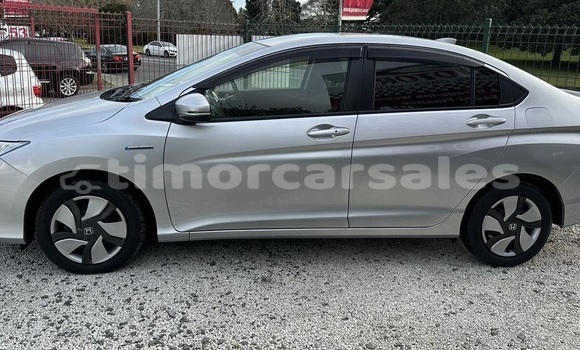 Buy Used Honda Grace Silver Car in Tutuala in Lautem Buy Used Honda Grace Silver Car in Tutuala in Lautem