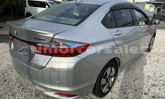 Buy Used Honda Grace Silver Car in Tutuala in Lautem Buy Used Honda Grace Silver Car in Tutuala in Lautem