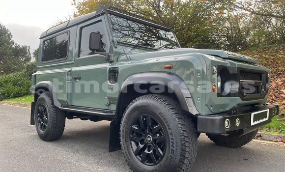 Buy Used Land Rover Defender Green Car in Laclubar in Manatuto Buy Used Land Rover Defender Green Car in Laclubar in Manatuto