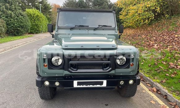 Buy Used Land Rover Defender Green Car in Laclubar in Manatuto Buy Used Land Rover Defender Green Car in Laclubar in Manatuto