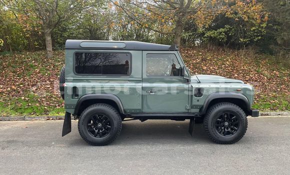 Buy Used Land Rover Defender Green Car in Laclubar in Manatuto Buy Used Land Rover Defender Green Car in Laclubar in Manatuto