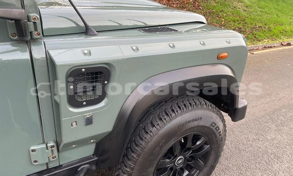 Buy Used Land Rover Defender Green Car in Laclubar in Manatuto Buy Used Land Rover Defender Green Car in Laclubar in Manatuto