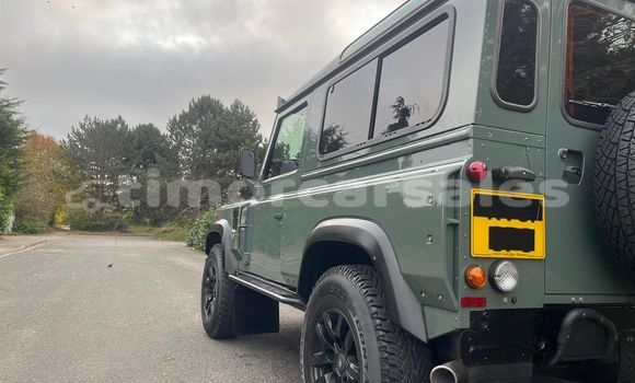 Buy Used Land Rover Defender Green Car in Laclubar in Manatuto Buy Used Land Rover Defender Green Car in Laclubar in Manatuto