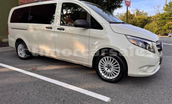 Buy Used Mercedes-Benz Vito White Car in Dili in Dili