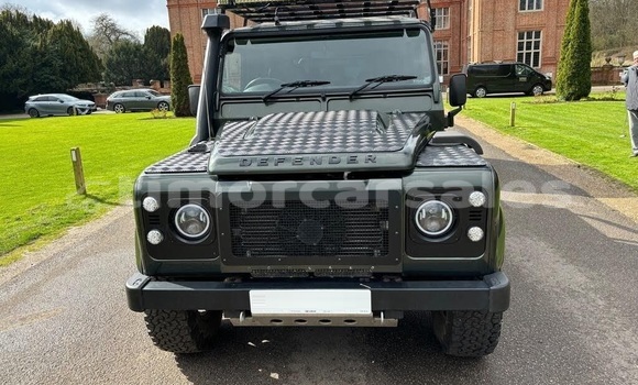 Buy Used Land Rover Defender Green Car in Dili in Dili Buy Used Land Rover Defender Green Car in Dili in Dili
