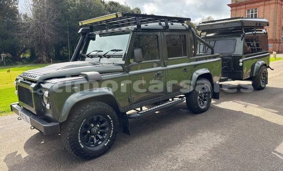 Buy Used Land Rover Defender Green Car in Dili in Dili Buy Used Land Rover Defender Green Car in Dili in Dili