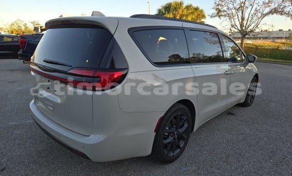 Buy Used Chrysler Pacifica White Car in Laga in Lautem Buy Used Chrysler Pacifica White Car in Laga in Lautem