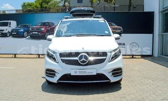 Buy Used Mercedes-Benz V-klasse White Car in Dili in Dili Buy Used Mercedes-Benz V-klasse White Car in Dili in Dili