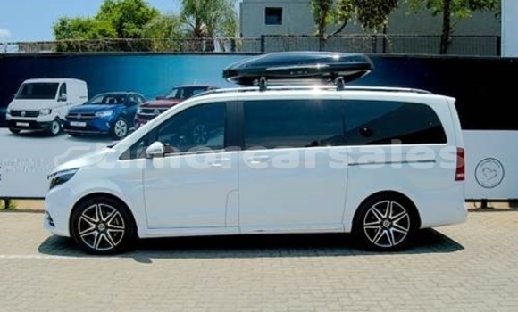 Buy Used Mercedes-Benz V-klasse White Car in Dili in Dili Buy Used Mercedes-Benz V-klasse White Car in Dili in Dili