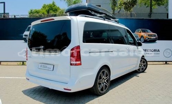 Buy Used Mercedes-Benz V-klasse White Car in Dili in Dili Buy Used Mercedes-Benz V-klasse White Car in Dili in Dili