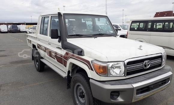 Buy Used Toyota Land Cruiser White Car in Dili in Dili