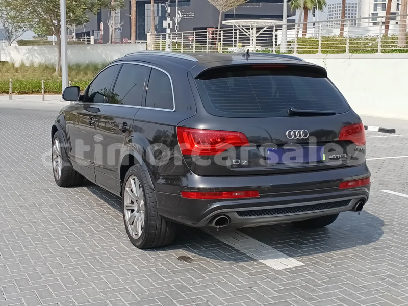 Big with watermark audi q7 dili dili 3424