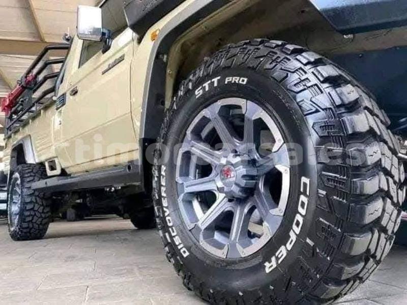 Big with watermark toyota land cruiser bobonaro cailaco 3439