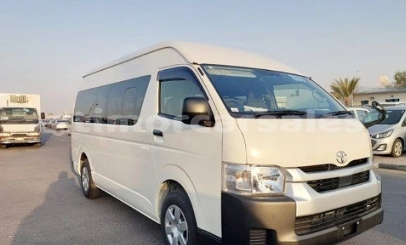 Buy Used Toyota Hiace White Car in Dili in Dili Buy Used Toyota Hiace White Car in Dili in Dili