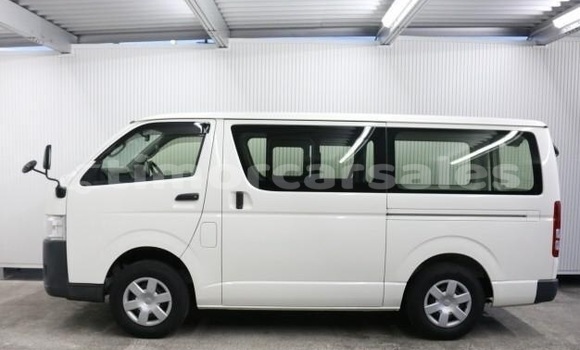 Buy Used Toyota Hiace White Car in Dili in Dili Buy Used Toyota Hiace White Car in Dili in Dili