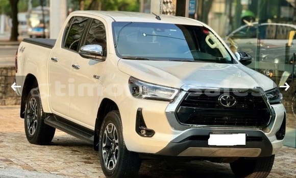 Buy Used Toyota Hilux White Car in Dili in Dili
