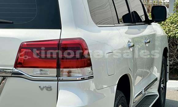 Buy Used Toyota Land Cruiser White Car in Fohorem in Cova Lima Buy Used Toyota Land Cruiser White Car in Fohorem in Cova Lima