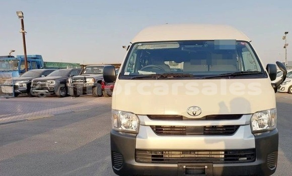 Buy Used Toyota Hiace White Car in Dili in Dili Buy Used Toyota Hiace White Car in Dili in Dili
