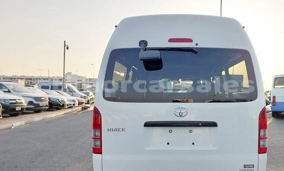 Buy Used Toyota Hiace White Car in Dili in Dili Buy Used Toyota Hiace White Car in Dili in Dili