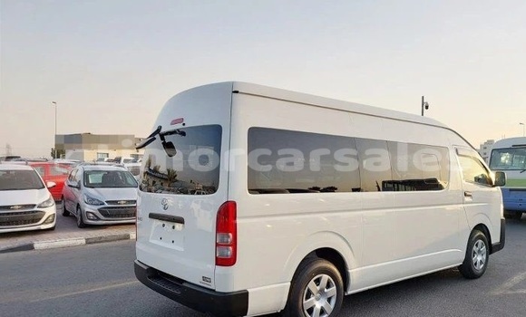 Buy Used Toyota Hiace White Car in Dili in Dili Buy Used Toyota Hiace White Car in Dili in Dili
