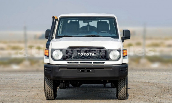 Buy Used Toyota Land Cruiser White Car in Dili in Dili Buy Used Toyota Land Cruiser White Car in Dili in Dili
