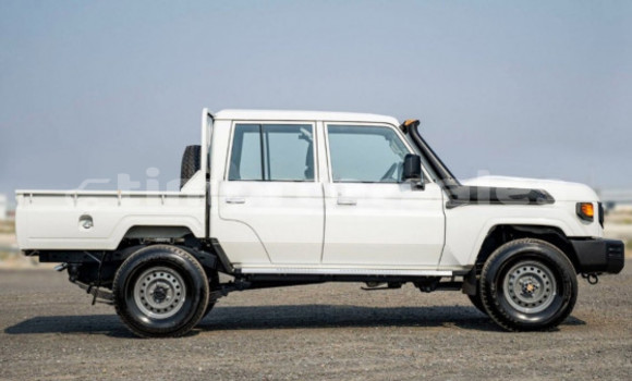 Buy Used Toyota Land Cruiser White Car in Dili in Dili Buy Used Toyota Land Cruiser White Car in Dili in Dili