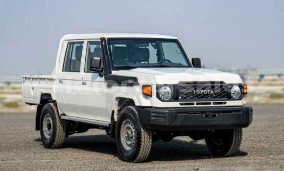 Buy Used Toyota Land Cruiser White Car in Dili in Dili Buy Used Toyota Land Cruiser White Car in Dili in Dili