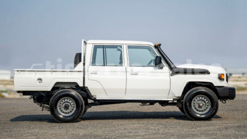 Big with watermark toyota land cruiser dili dili 3544