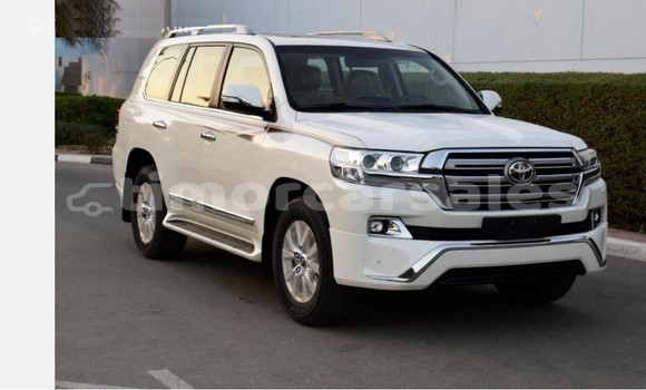 Buy Used Toyota Land Cruiser White Car in Dili in Dili