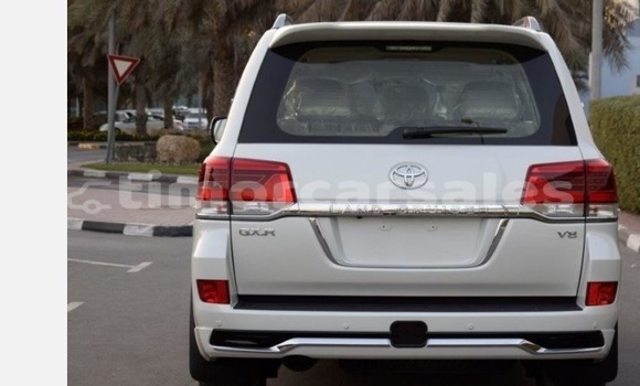 Buy Used Toyota Land Cruiser White Car in Dili in Dili Buy Used Toyota Land Cruiser White Car in Dili in Dili