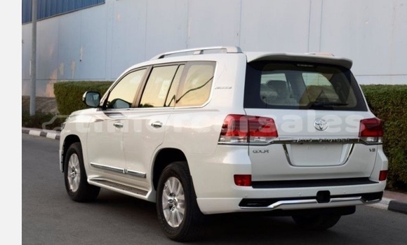 Buy Used Toyota Land Cruiser White Car in Dili in Dili Buy Used Toyota Land Cruiser White Car in Dili in Dili